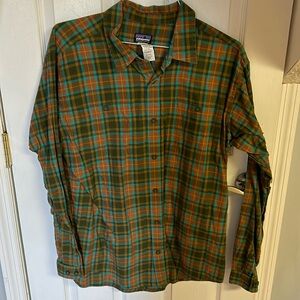Men’s large Patagonia flannel button shirt